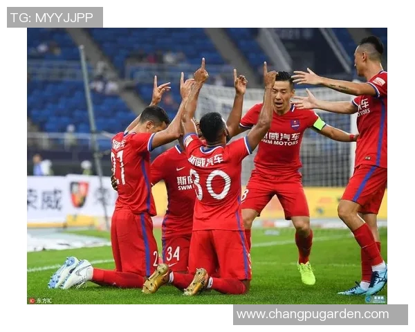 南京足球队与重庆足球队的耐力较量赛后分析与反思